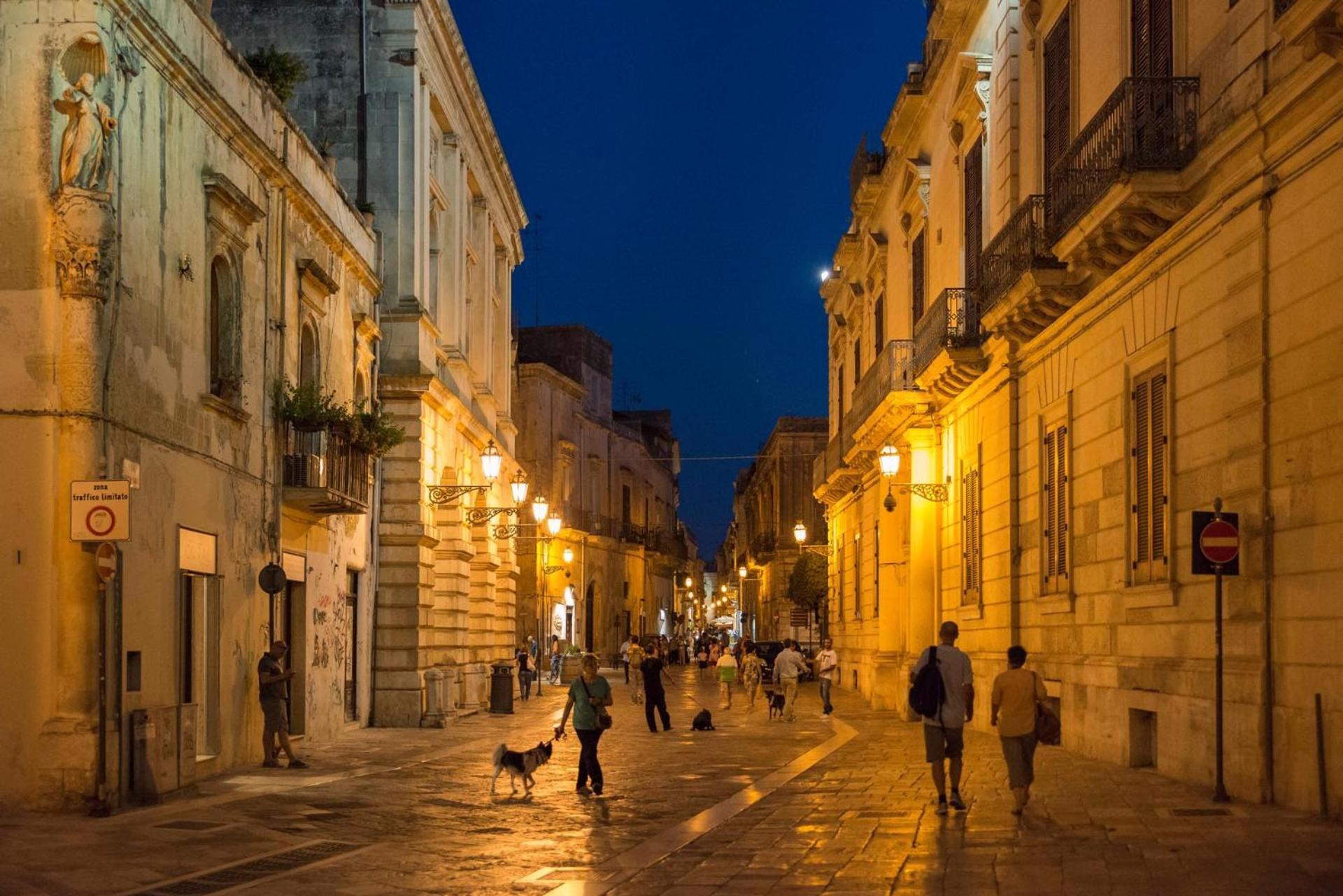 "Il Vecchio Salone" Appartamento In Pieno Centro Con Garage Privato Lecce Exteriér fotografie